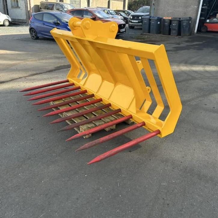 8ft Muck Fork with 65mm slew digger and Pin and Cone brackets